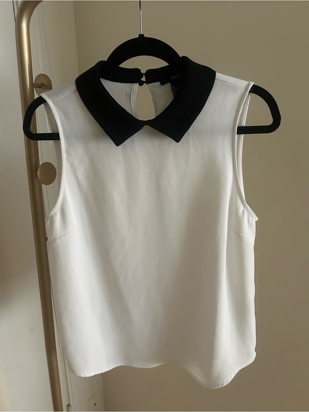 Forever 21 Black & White Peter Pan Collar Sleeveless Blouse | Minimalist Top | M